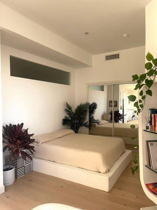 Luxury Highrise Condo Downtown La Los Angeles Exterior photo