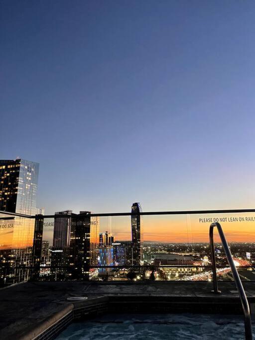 Luxury Highrise Condo Downtown La Los Angeles Exterior photo