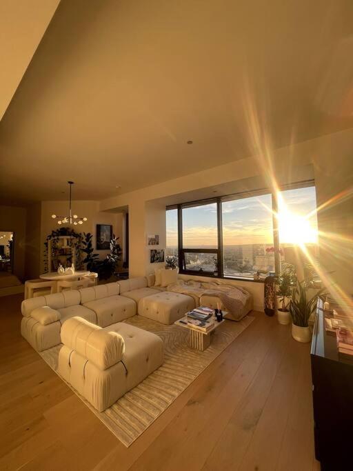 Luxury Highrise Condo Downtown La Los Angeles Exterior photo